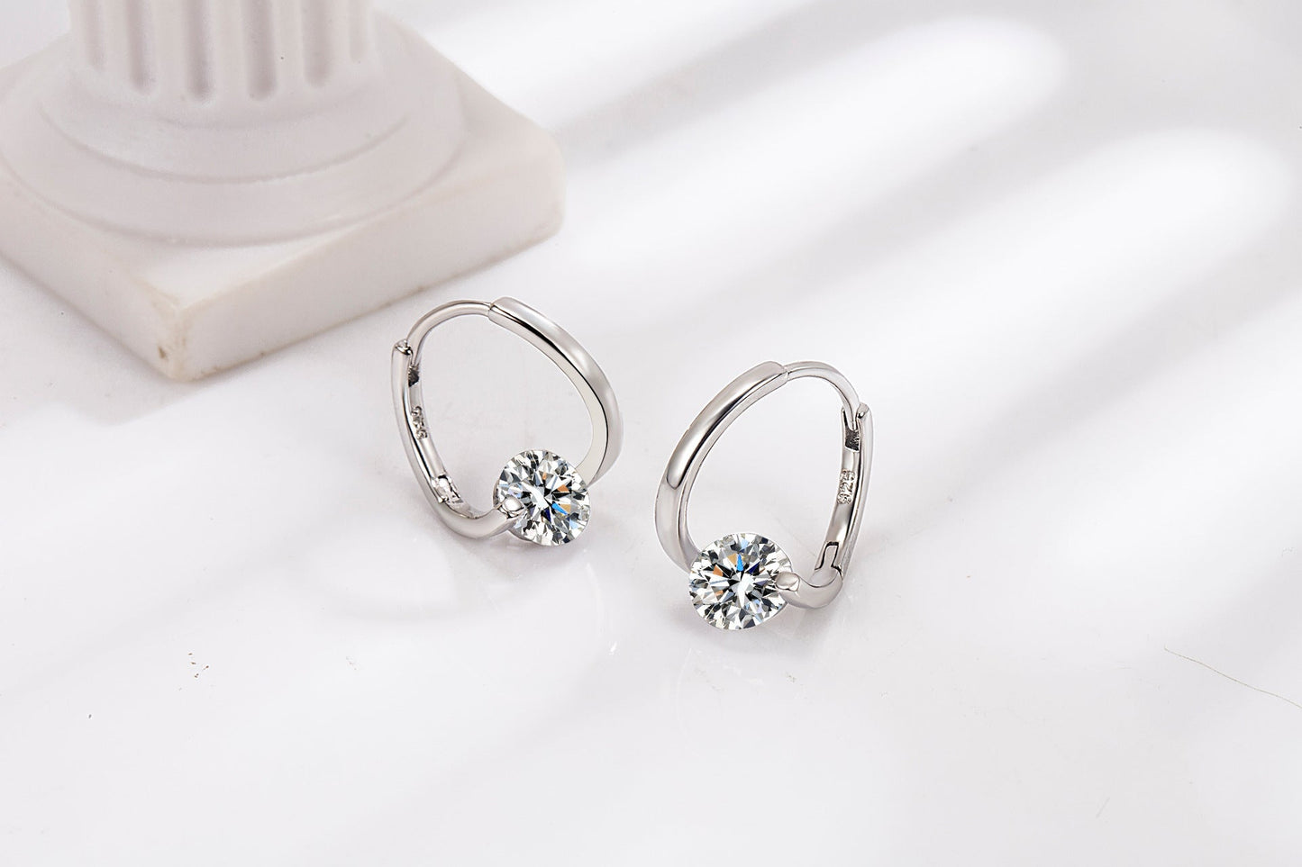 🔥Classic Sparkling Zircon Huggie Earrings | Minimalist Luxury Geometric Hoop Earrings for Women