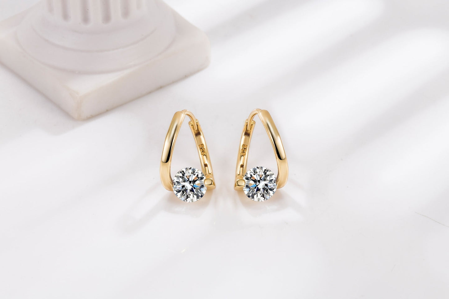 🔥Classic Sparkling Zircon Huggie Earrings | Minimalist Luxury Geometric Hoop Earrings for Women